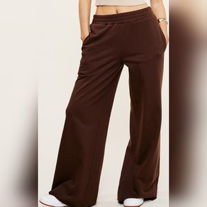 Wide leg Sweatpants in Fudge